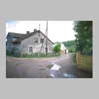 022-1127 Goldbach 07. Mai 1998. Das Anwesen Minna Mertsch. Rechts im Bild der neue Zaun von Samuel Brand. Dazwischen der Verbindungsweg zur kleinen Seite.jpg